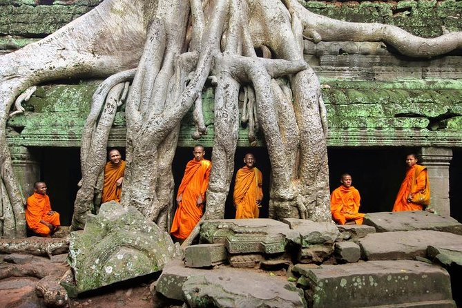 Angkor Wat Temples Tour With Entrance Ticket and Lunch - Personalized Guided Experience
