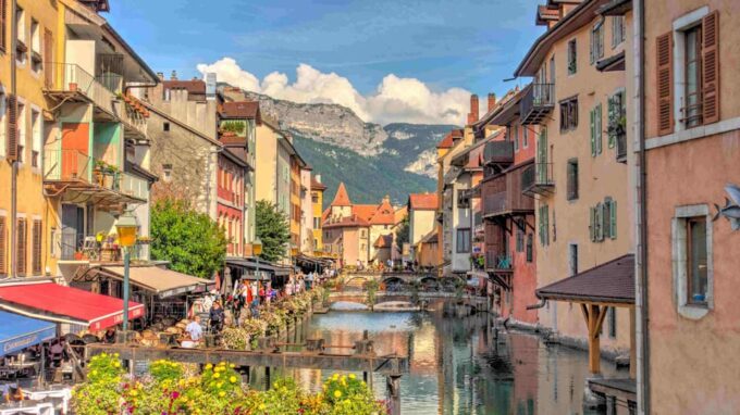 Annecy - Stand up Paddle and Shopping at Courier - Meeting Point and Accessibility