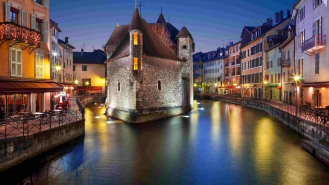 Annecy - Stand up Paddle and Shopping at Courier - Frequently Asked Questions