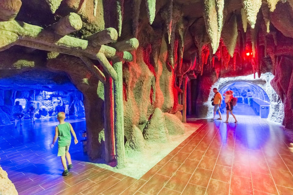 Antalya: Aquarium and Wax Museum Entry Ticket - Exploring the Aquarium