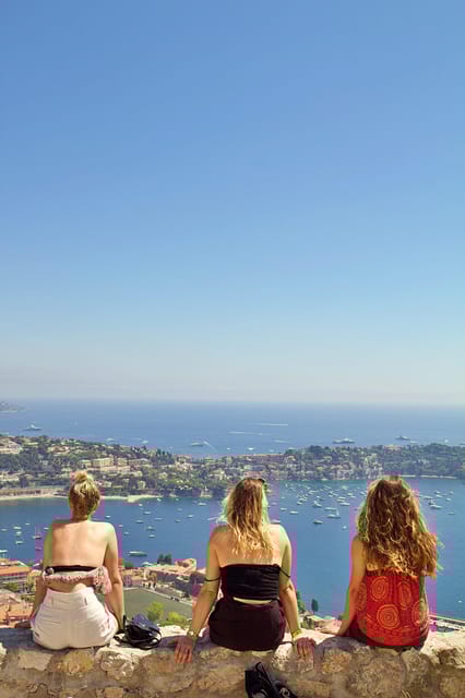 Antibes: Express Walk With a Local in 60 Minutes - Local Insights and Recommendations