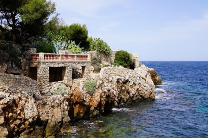 Antibes: Express Walk With a Local in 60 Minutes - Ask Away