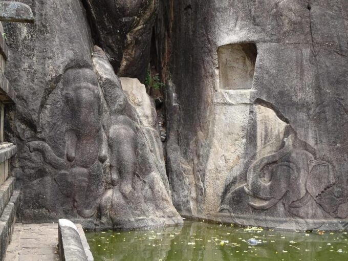 Anuradhapura & Aukana: All Inclusive Tour From Negombo - Scenic Drive Through Rolling Hills