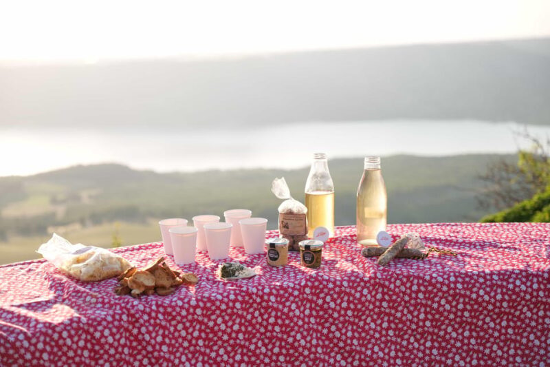 Apero Sunset Over the Lake: Guided Electric Scooter Rides - Provençal Alleyways and Renaissance Château