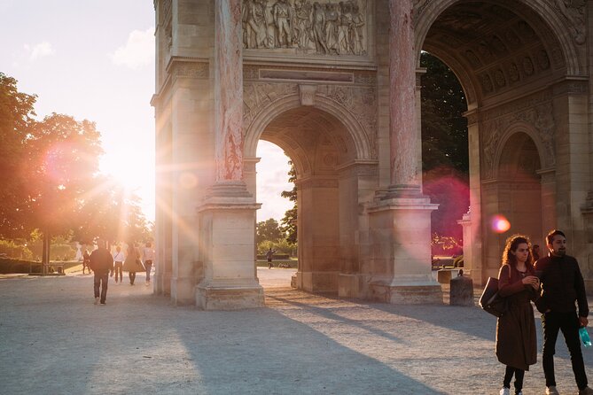 Arc De Triomphe Walking Tour: Paris Views and a Taste of Macarons - Tasting Traditional French Macarons