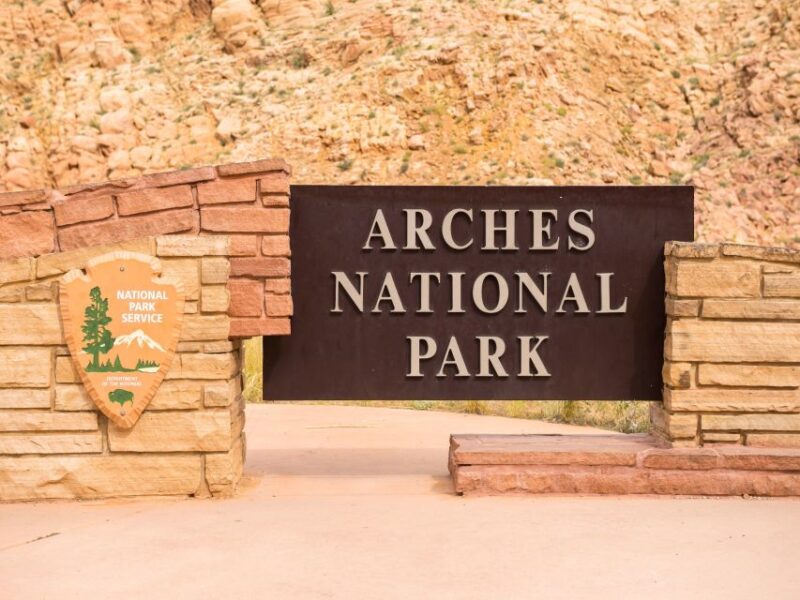 Arches National Park: Driving Tour With Audio Guide - Scenic Park Roads and Viewpoints