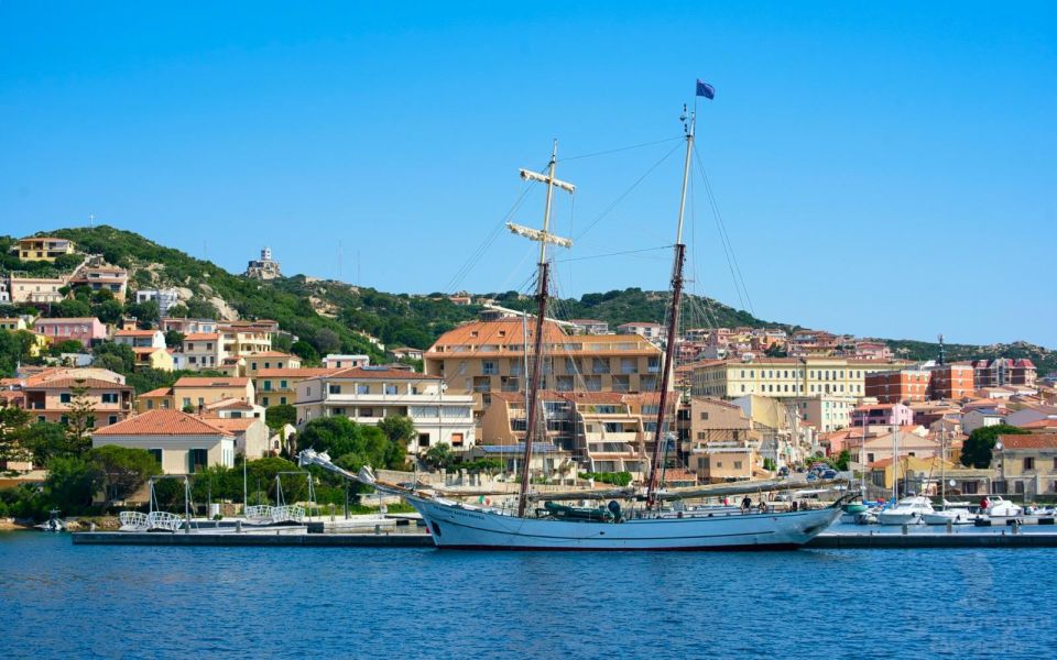 ARCHIPELAGO OF LA MADDALENA, CALA COTICCIO BY SEA-SHUTTLE - Navigation to Cala Coticcio (Caprera)