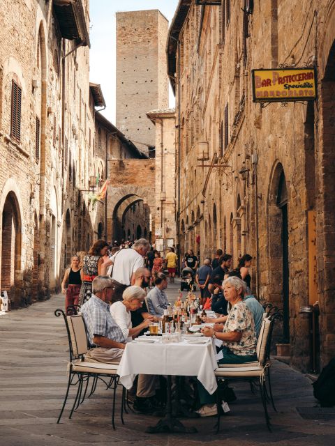 Arezzo: Guided Walking Tour With Basilica of San Francesco - Itinerary