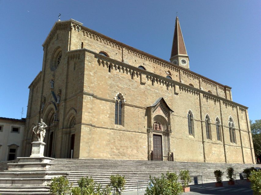 Arezzo: Guided Walking Tour With Basilica of San Francesco - Piazza Del Duomo
