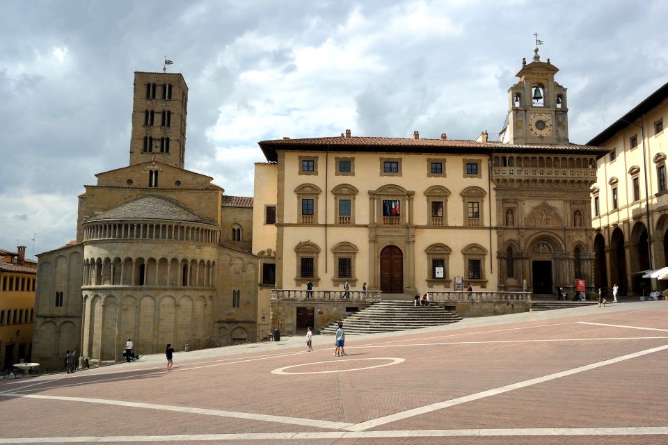 Arezzo: Private Walking Tour - Visiting the Church of S. Francesco