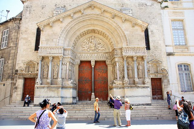 Arles: Private Guide Tour - Explore History & Culture - Participant Considerations for the Tour
