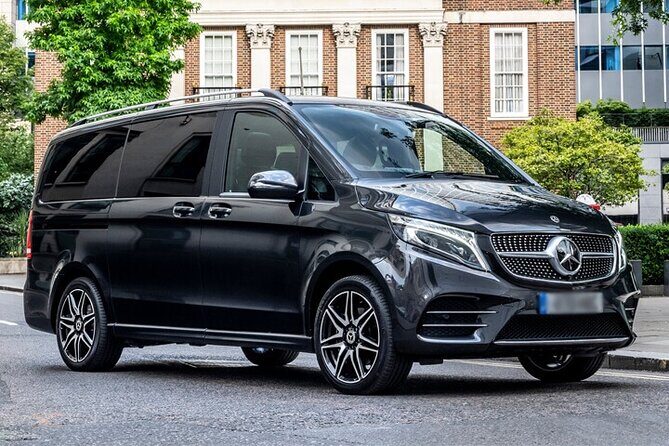 Arrival from Melbourne Airport MEL to Melbourne City by Minivan - The Experience in Detail