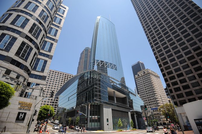 Arrival Private Transfer: Airport LAX to Los Angeles in Business Car - Sum Up