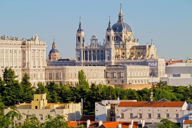 Arrival Transfer: Madrid Airport MAD to Madrid in Business Car - Flexible Scheduling for Your Arrival