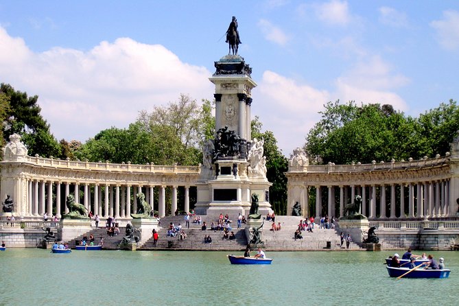 Arrival Transfer: Madrid Airport MAD to Madrid in Business Car - Professional Driver for a Smooth Ride