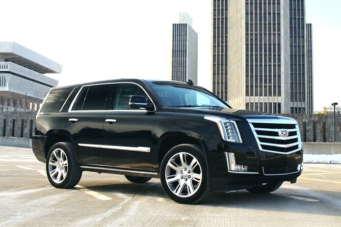 Arrival Transfer: Pearson Airport YYZ to Toronto in Luxury SUV - Pickup and Drop-off