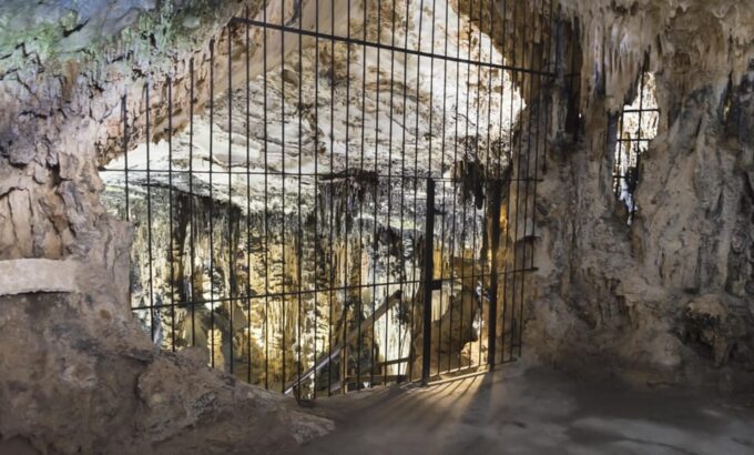 Arta Caves and Market Excursion - Discovering the Surrounding Views