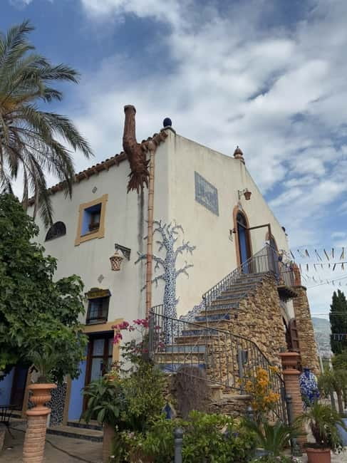 Artistic walk in Borgo Parrini with traditional tasting - Key Points