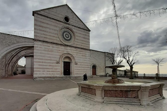 Assisi and Perugia Full Day Tour From Assisi - Tour Capacity and Guides