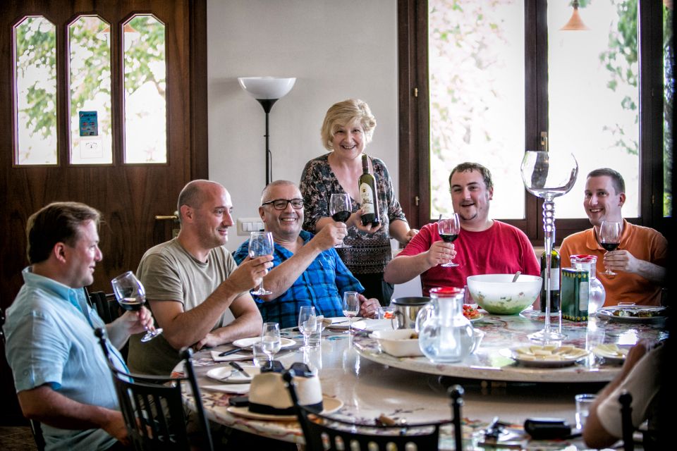 Assisi: Organic Winery Tour With Tastings & Typical Food - Key Points