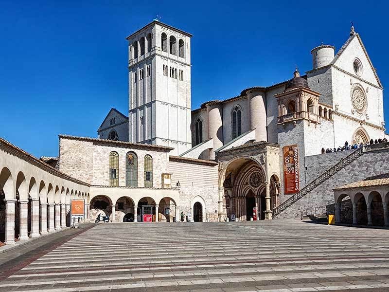 Assisi: Walking Tour With St. Francis Basilica Visit - Tour Experience
