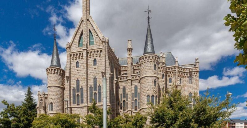 Astorga Episcopal Palace Ticket & In-App Audio Tour (ENG) - Highlights and Features