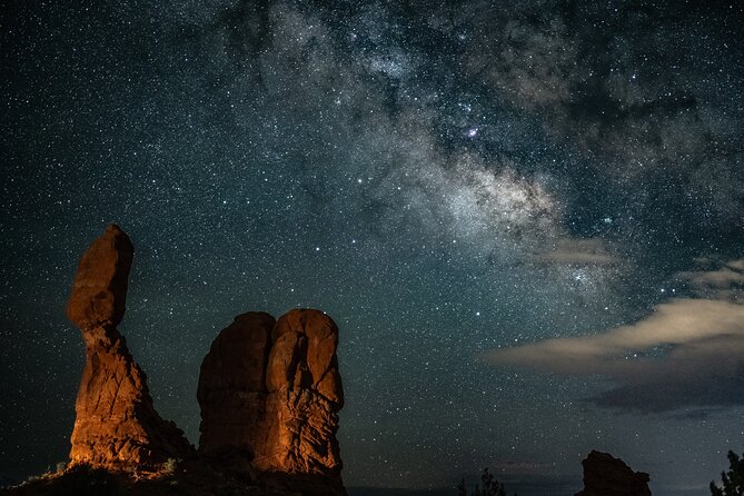 Astro-Photo, Hiking and Stargazing Tour in Arches National Park - Pricing and Group Size
