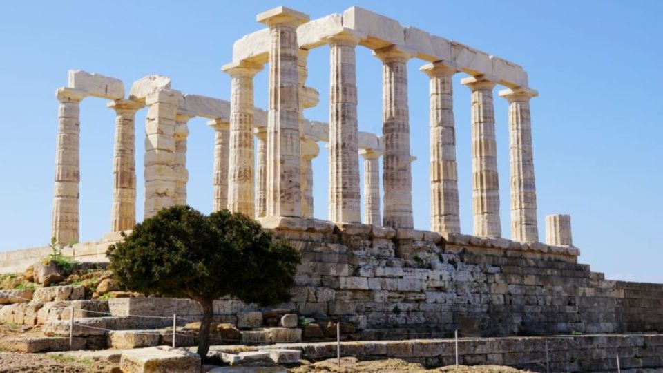 Athens: Acropolis & Temple of Poseidon Private Tour - Moving Through Athens’ Historic Heart