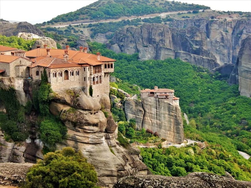 Athens: Guided Tour to Meteora Monasteries & Hermit Caves - The Journey to Meteora: What to Expect
