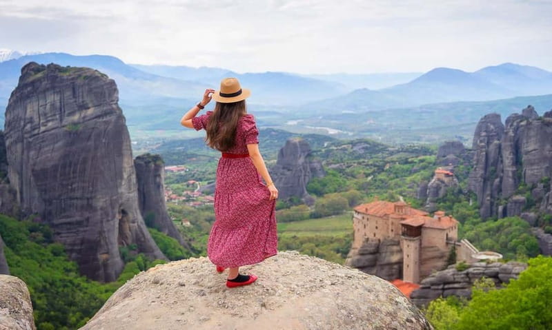 Athens: Meteora Day Trip in Spanish with Live Guide & Lunch - The Value of This Tour