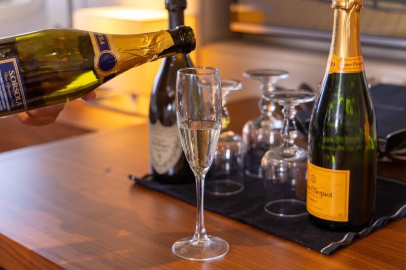 Athens: Saronic Islands Cruise with VIP Area Seating & Lunch - Setting the Scene: What to Expect from the Cruise