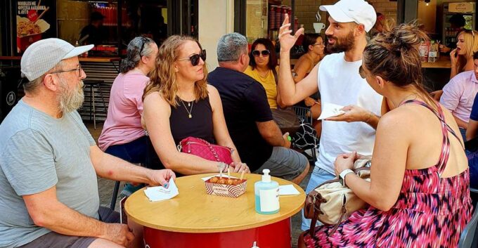 Athens: Street Food Tasting Tour - Exploring Athens Neighborhoods