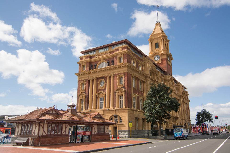 Auckland City Small Group Morning Discovery Tour - Key Points
