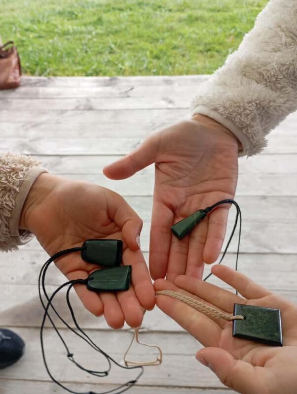 Auckland: Full-Day Jade Carving, Honey Tasting & Wine Tour - FAQ