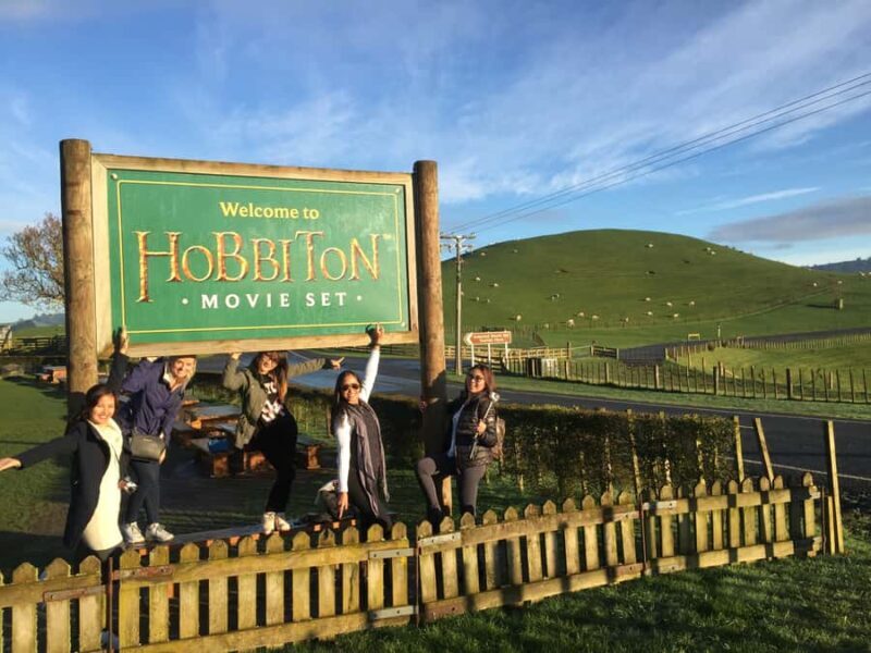 Auckland: Hobbiton and Rotorua Day Tour including Te Puia - The Sum Up