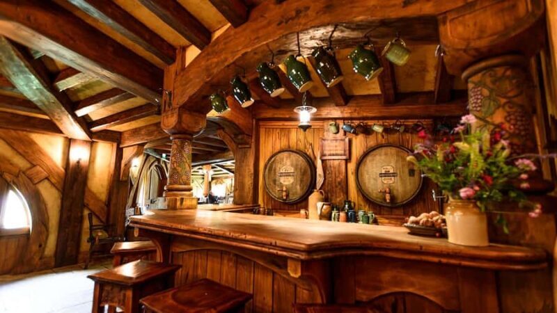 Auckland: Hobbiton, Waitomo Caves, and Rotorua 1-Way Tour - Key Points