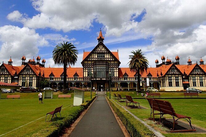 Auckland to Rotorua, Hobbiton and Waitomo 1 Way Small Group Tour - Frequently Asked Questions