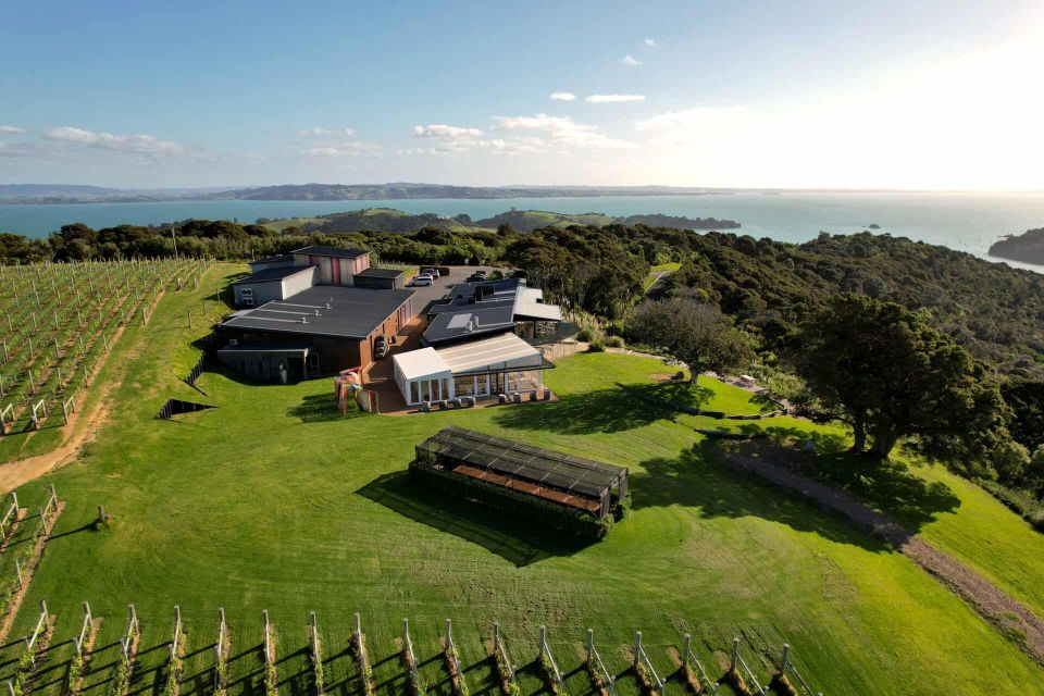Auckland: Waiheke Island Sea Kayak Tour - Group Size and Language