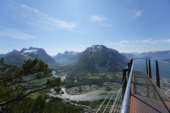 Audio-Guide Bus Tour at Scenic Routes of Åndalsnes to Trollstigen - An In-Depth Look at the Experience