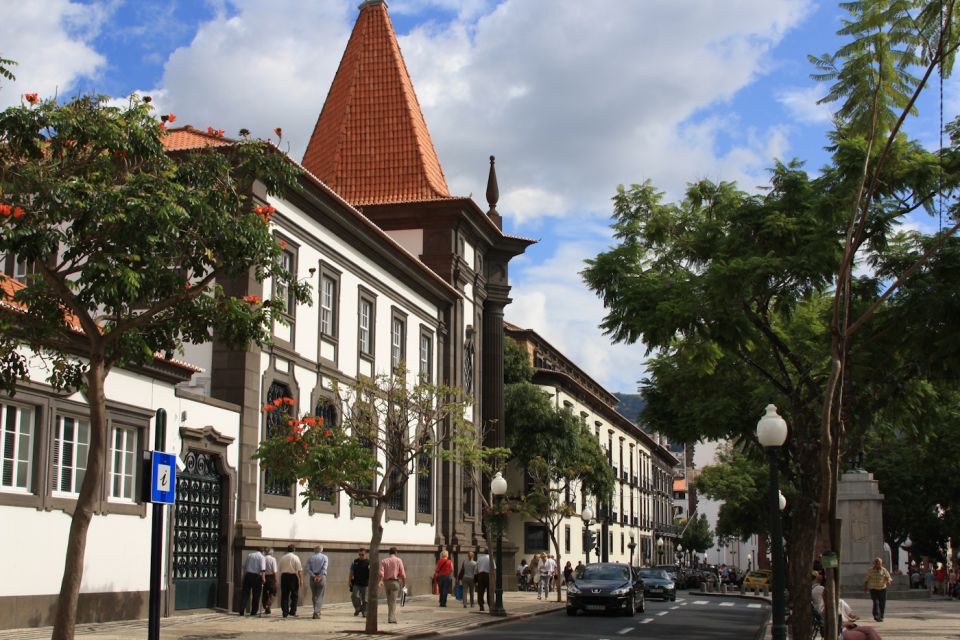 Audio Guide Citywalk Funchal for Cruise Guests - Audio Guide Features