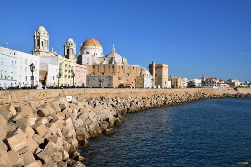 Audioguided Tour of Cádiz Monumental, at Your Pace - Tour Features