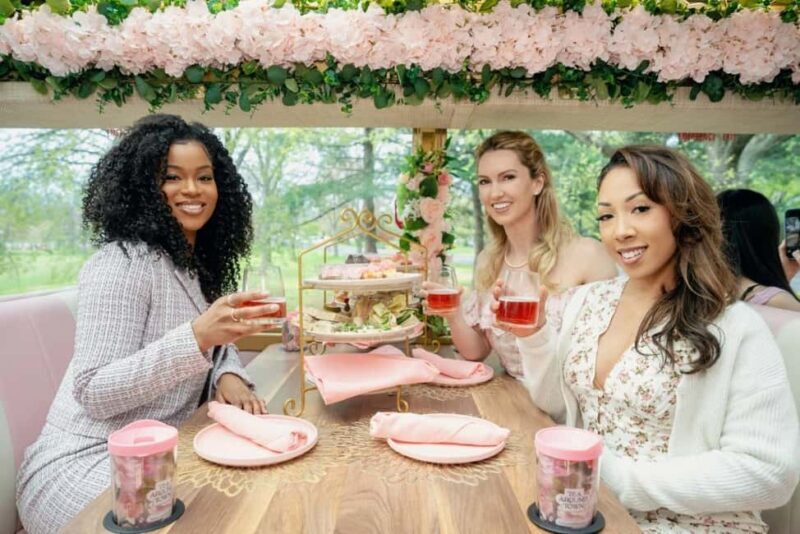 Austin: Tea Around Town Bus Tour with Live Music - Key Points