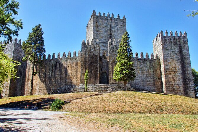 Authentic Braga & Guimarães: Small Historical Group Tour - Logistics and Practical Aspects