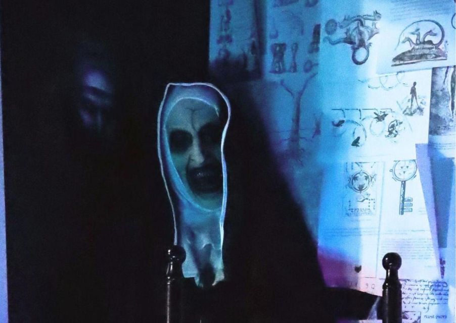 Aveiro: The Warren Files Escape Room Experience - Language Options and Souvenirs