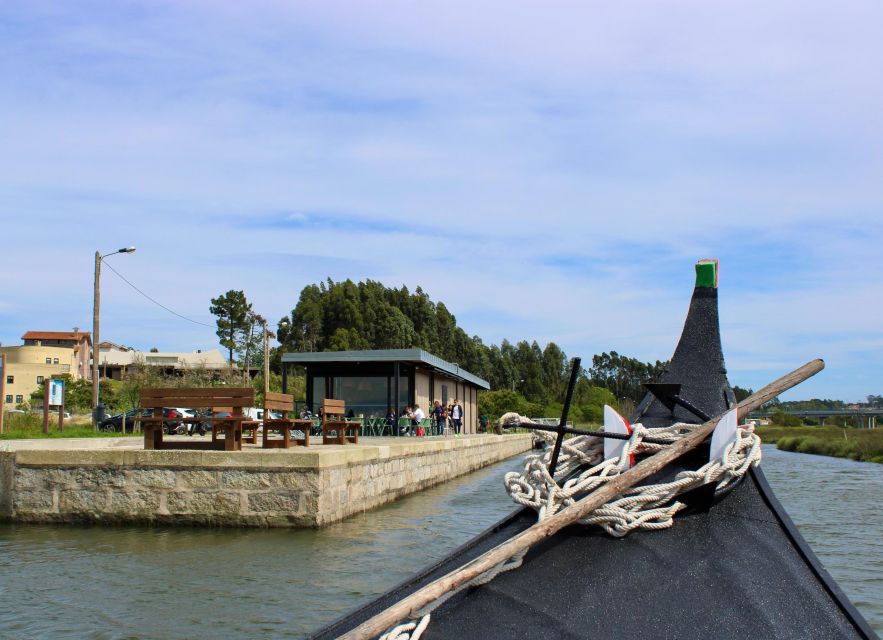 Aveiro: Typical Boat Tour With Tasting - 90 Min - Tasting Delicacies