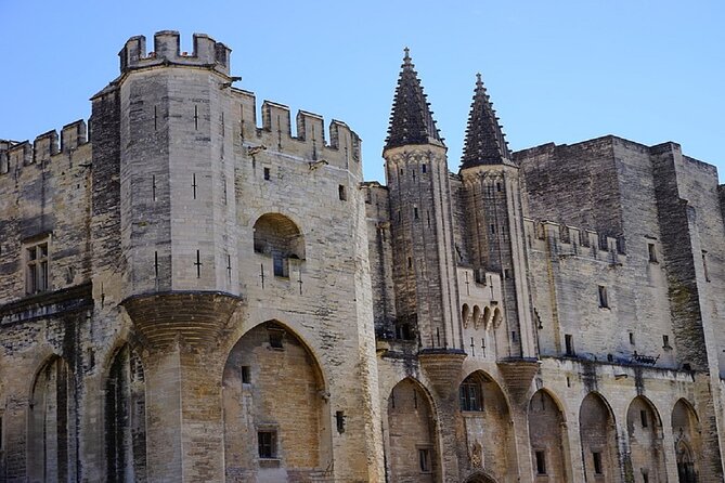 Avignon and Chateauneuf Du Pape - 8hours - Key Points