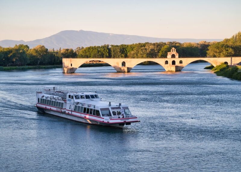 Avignon: Guinguette Cruise With Lunch and Dance - Dining Experience