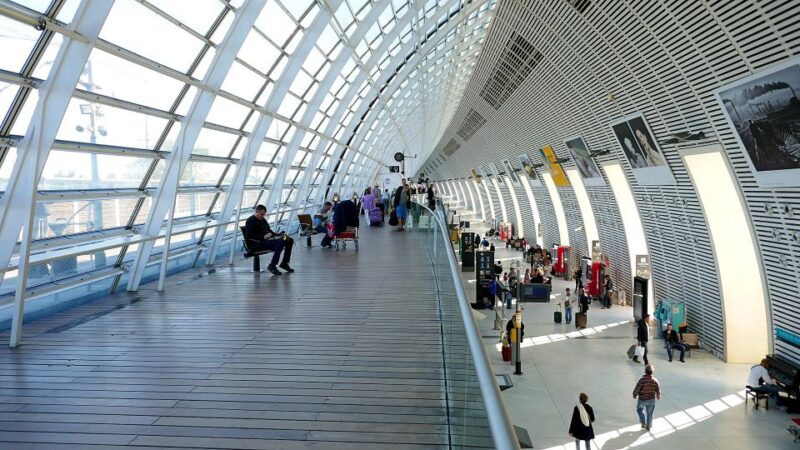 Avignon Private Guided Tour and Wine Tastings From Marseille - Cultural Landmarks in Avignon