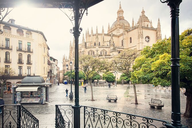 Avila and Segovia Full Day Private Tour With Gastronomic Lunch From Madrid - Ávila: Exploring the Historic City