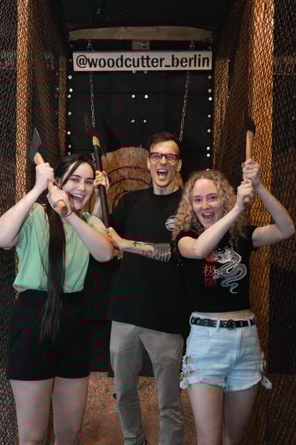 AXE THROWING EXPERIENCE IN BERLIN - A Practical Look at the Berlin Axe Throwing Experience
